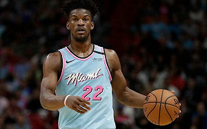 熱火板凳區爆發衝突　主帥摔戰術板