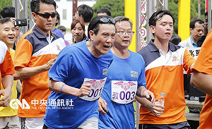 總統疑似露蛋照流出 府、綠同聲譴責：不妥當