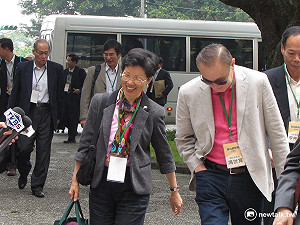 共識營主打年輕備彩色筆 閣員不打領帶出席