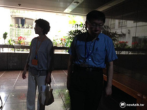 市府員工抱怨水槽難用 柯Ｐ親臨視察