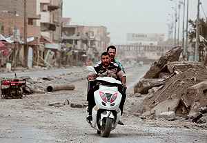 伊拉克警方巡邏  竟騎「彰化縣警察局」機車