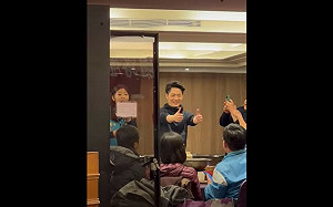 蔣萬安無罩跑攤恐遭罰 台北市衛生局說話了