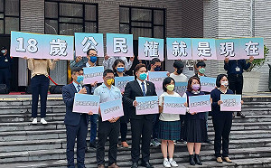 穿制服挺18歲公民權 跨黨派立委聲援獨漏國民黨