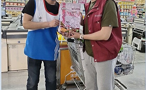 家樂福暖心捐贈飼料 送愛新北動物之家1400多隻毛寶貝