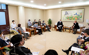 蘇揆：設置篩檢站並安排分流 調度相關部會所需快篩試劑