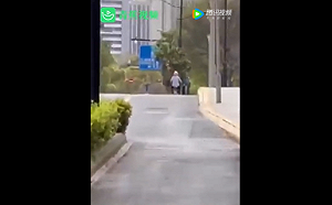 上海封城物資缺成這樣！居民掉1根蔥被撿走 立馬騎車2公里追回