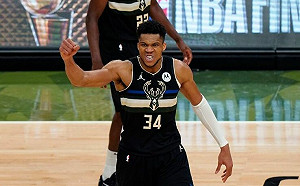 字母哥1.6秒關鍵封蓋  率公鹿險勝