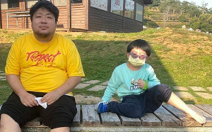 統神和兒子兩人電玩成癮？統媽：不知道要打哪一個