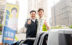 應邀陪「挺邁會計師」余宗熹掃街拜票 趙天麟：為高雄守住專業一席