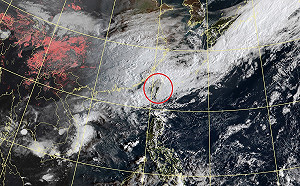 連假前夕變濕冷氣溫溜滑梯 11級強風狂吹17縣市