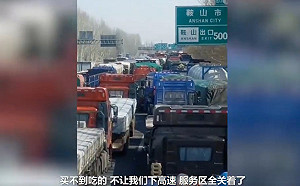 5塊錢饅頭撐4天！被封城所困 排2公里原地枯等還是送不了貨 卡車司機求救