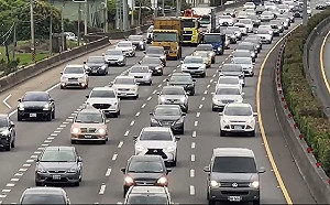 國1南下紫爆湖口-新竹時速18公里 清明連假首日避開6地雷路段