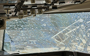 一萬公尺高空驚魂！美波音飛機擋風玻璃破裂 緊急降落丹佛