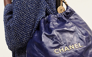 俄籍女子買香奈兒包被逼簽字承諾 俄反嗆：創辦者曾密切聯繫納粹！