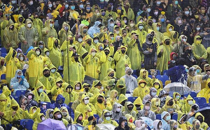 中職開幕戰好熱！吸引14208人進場