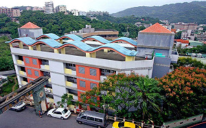 基隆東信國小學生確診 班級停課深夜採檢42人