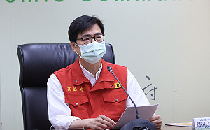 配合中央防疫新制 高市府:匡列同學老師1人多發1劑快篩試劑