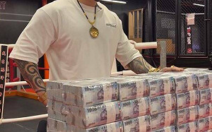 館長闊氣擺「六千萬現金」讓三重館會員退費 網：用這招故意給他倒