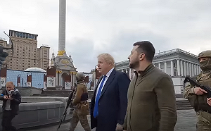 (影)英首相強生突訪基輔會面澤連斯基 承諾提供武器、與G7夥伴合作