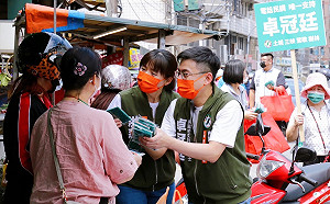 卓冠廷36歲生日返鄉拜票  洪慈庸：最具體的禮物就是支持和陪伴