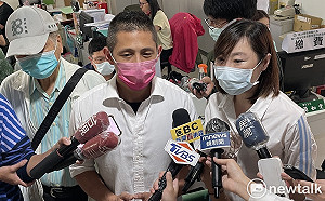 被問上次英系推他選黨部主委？吳怡農動怒：你上次問過 非常不正確！