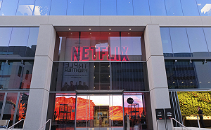 Netflix宣布將實施「1拆10」股票分割  週四盤後價反彈逾3%