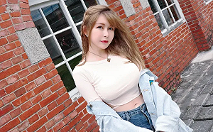 巨乳撐爆上衣！阿樂一轉身美背全洩 網敲碗：希望衣服前後反穿