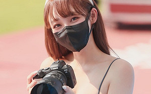 「女神」攝影師出沒桃園球場！5.6萬球迷暴動：想被妳拍