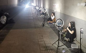 桂林「網紅直播一條街」！數十個女主播深夜直播 有人月入80多萬