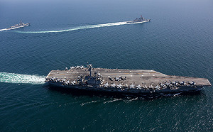 拜登訪日前夕 美林肯號航艦首度停靠橫須賀基地