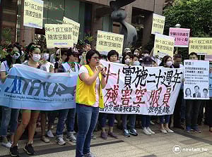 拒簽賣身契空服員擬罷工 華航：協調中