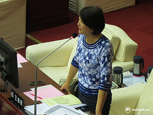 縮減敬老金用於老人身上？王鴻薇批市府食言