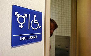 反對跨性別者如廁權  美11州告聯邦政府