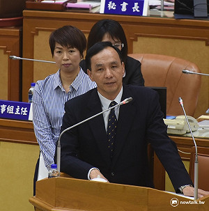 賴清德遭撒冥紙 朱立倫澄清：非市府員工