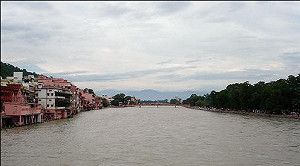 印度整治不成  轉向開發網購恆河水生意