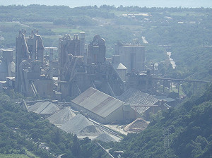 李應元禁太魯閣採礦  亞泥買廣告宣稱合法