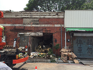 古蹟8號倉庫屋頂拆一半 中市府依法要求復原