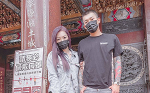 真性情放閃！鳳梨女友扯開上衣露「超飽滿半球」：爽啦