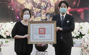 代表總統頒贈褒揚令 賴清德：表彰文夏老師對台灣音樂的貢獻