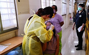 宜蘭收容所人員確診 移民署：300多人快篩有3人呈陽性