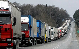 歐盟下驅逐令!  俄羅斯、白俄卡車排隊出境 車陣長達80公里