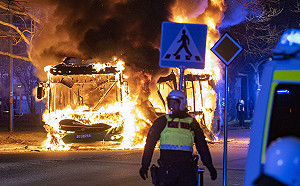 極右派焚燒可蘭經 瑞典各地爆發警民衝突