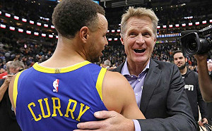 柯瑞替補打太好　柯爾不談何時先發