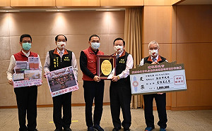 埔墘福德宮率先響應新北居家照護計畫  捐贈1000份關懷箱