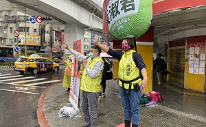 何博文黃淑君風雨無阻  籲讓優質團隊服務不中斷