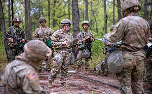 美軍協訓照片出現台灣陸軍迷彩服戰士 國軍：台美軍事教育行之有年