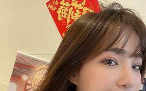 外衣脫掉！貝莉莓公開超性感V皮  粉絲驚呼：好色