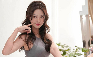 鋼琴女神辣曬小蠻腰！李元玲大露「馬甲線」吸6.5萬人朝聖