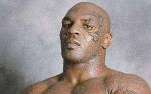 別對拳王太熱情！ 粉絲機上巧遇偶像太激動 遭揮拳受傷