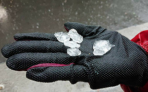 (影)長達10分鐘！嘉義下冰雹 民眾︰超大顆！嚇死人！